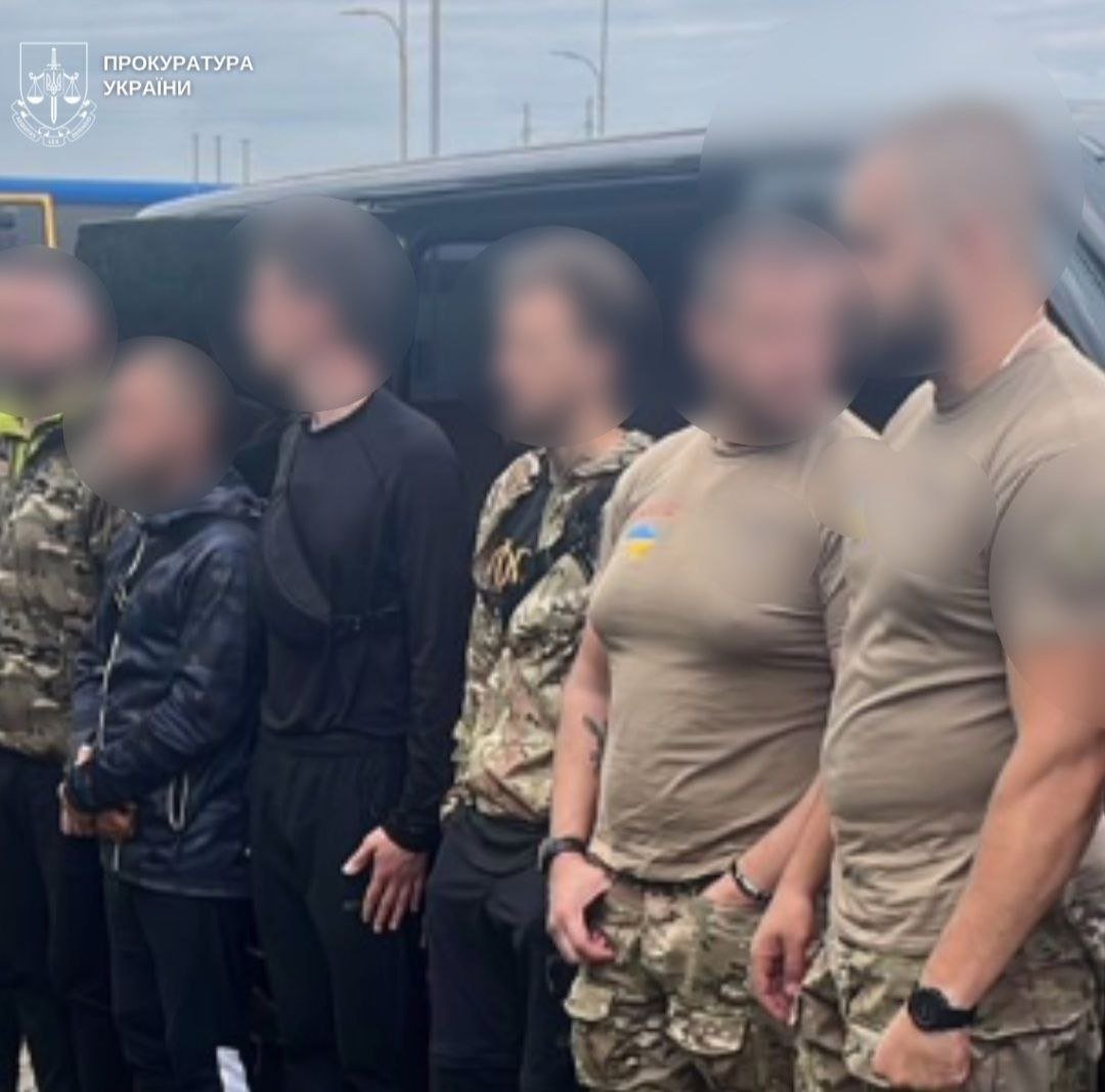 У Чернівецькій області викрили поліціянта, який сприяв військовозобов’язаним незаконно перетинати кордон