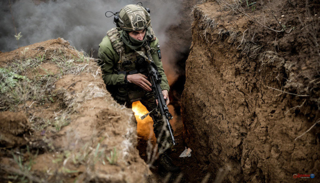 На фронті – 129 бойових зіткнень, ворог завдав 72 авіаудари